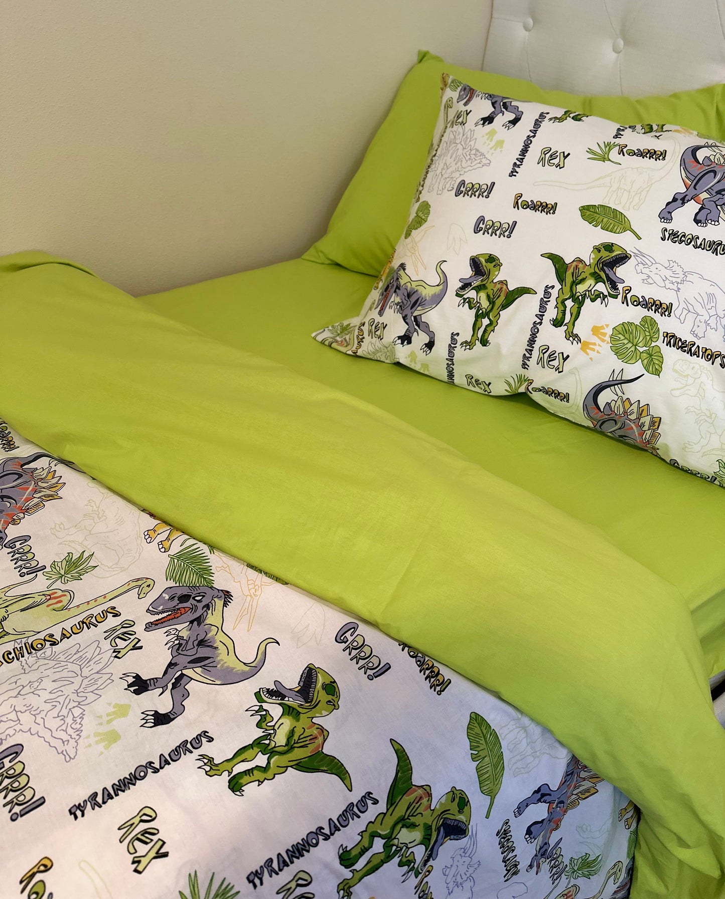 Organic dinosaur bedding set for toddlers made from Ranforce cotton