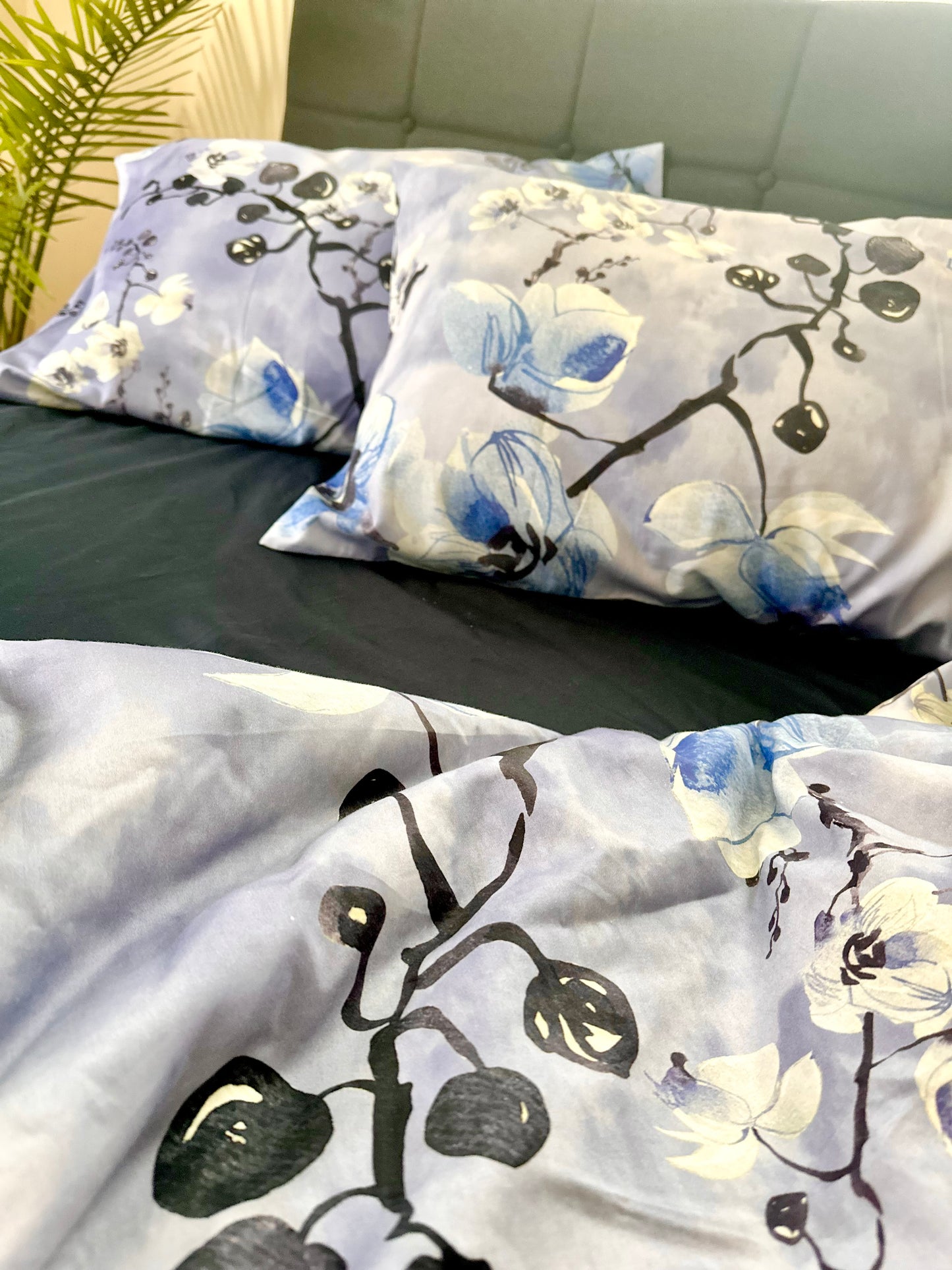 Set of two sateen cotton pillowcases, floral design