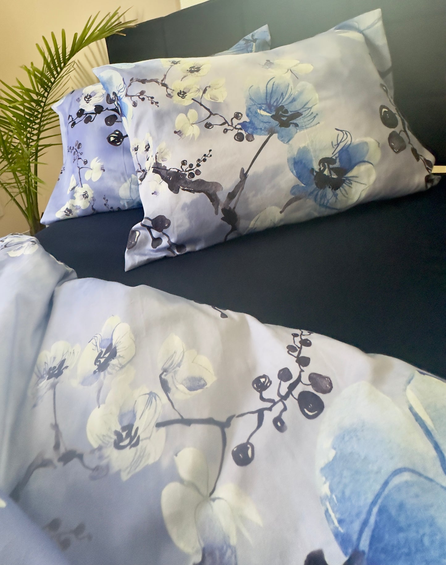 Perfect-fit floral sateen bedding for a stylish and comfortable sleep