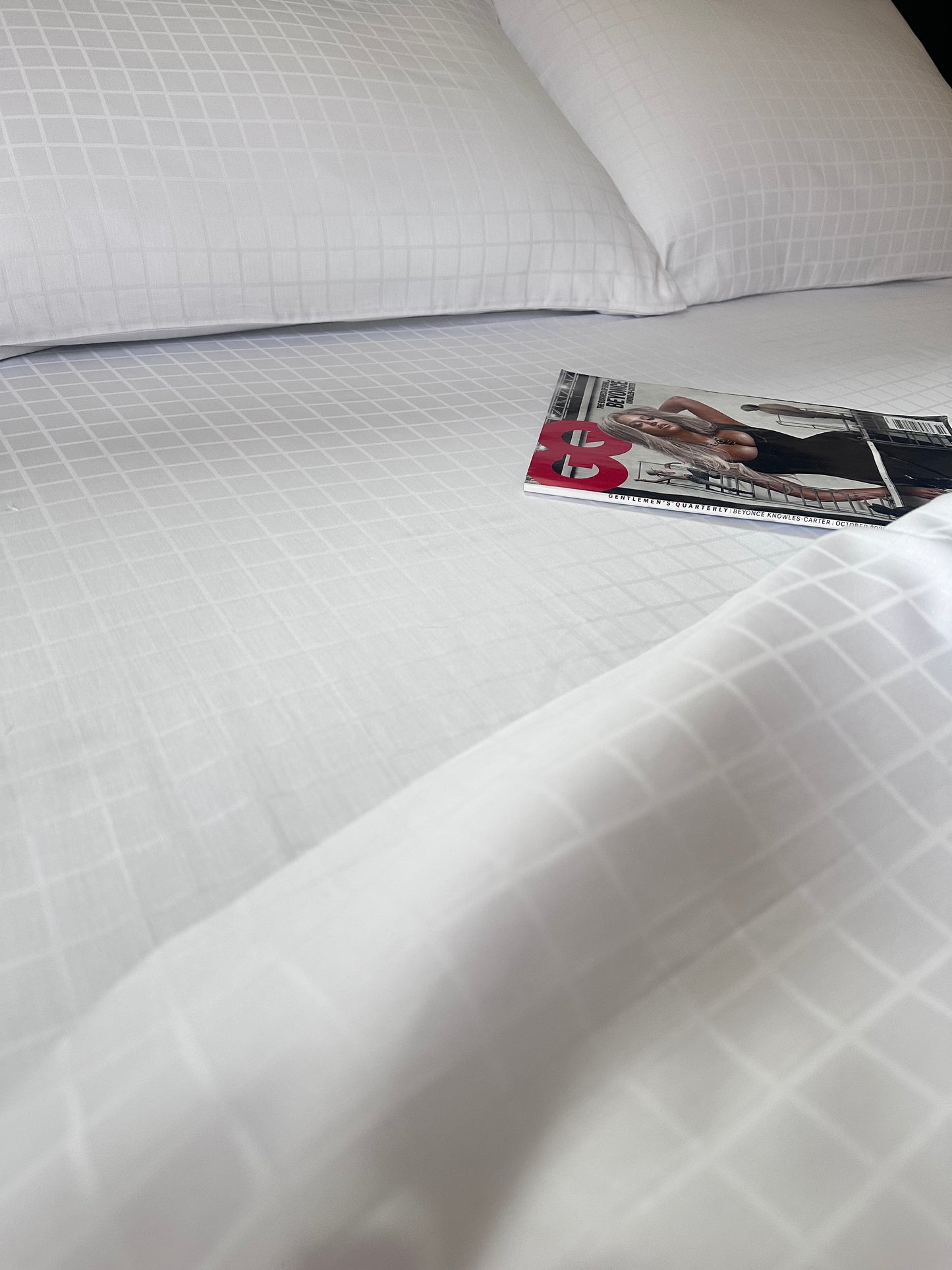 Soft and shiny sateen bed linen – perfect for luxury bedrooms