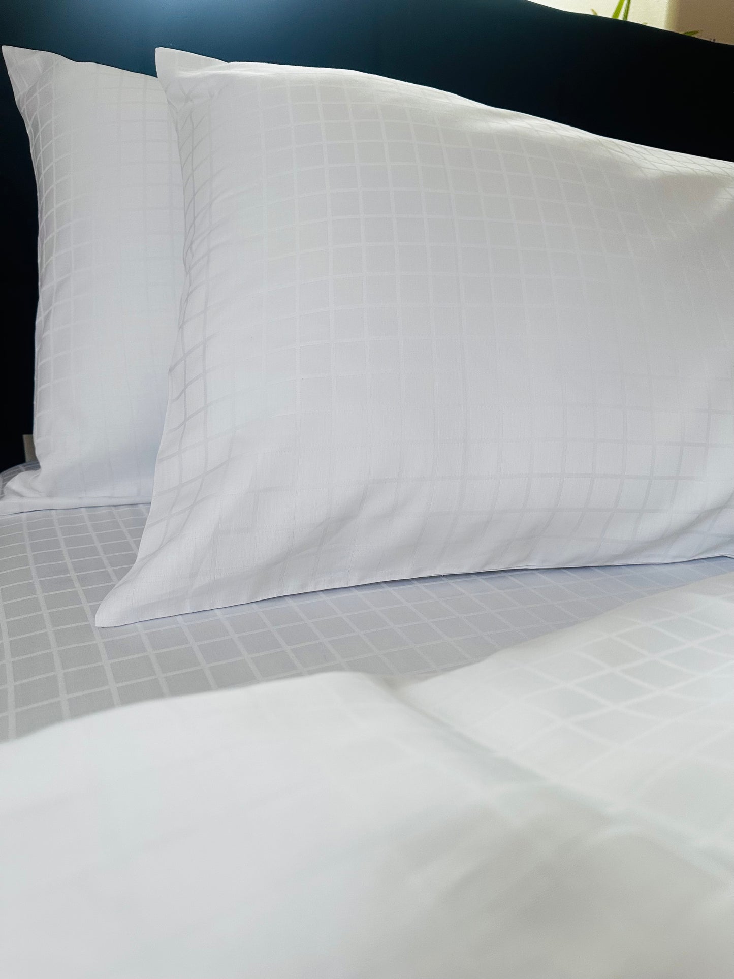 Eco-friendly cotton sateen bedding with natural cooling properties