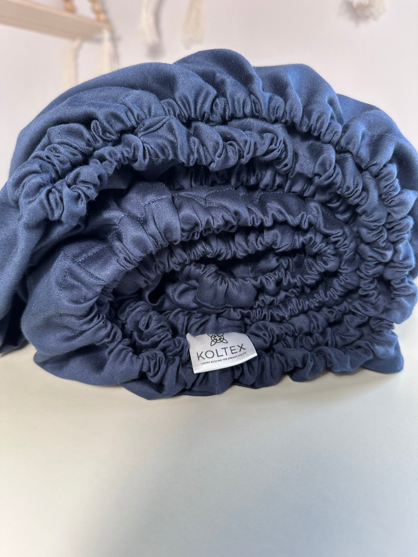Perfect-fit floral sateen bedding for a stylish and comfortable sleep