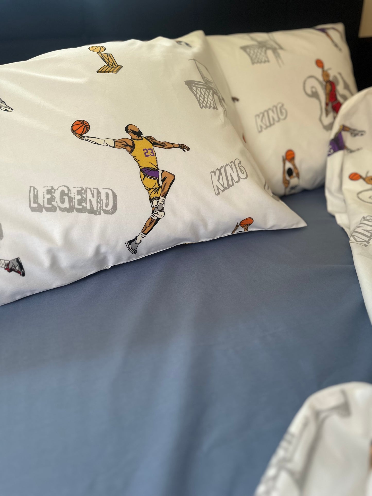 Cozy sports bedding set for kids with a basketball design, perfect for a young fan’s bedroom decor.