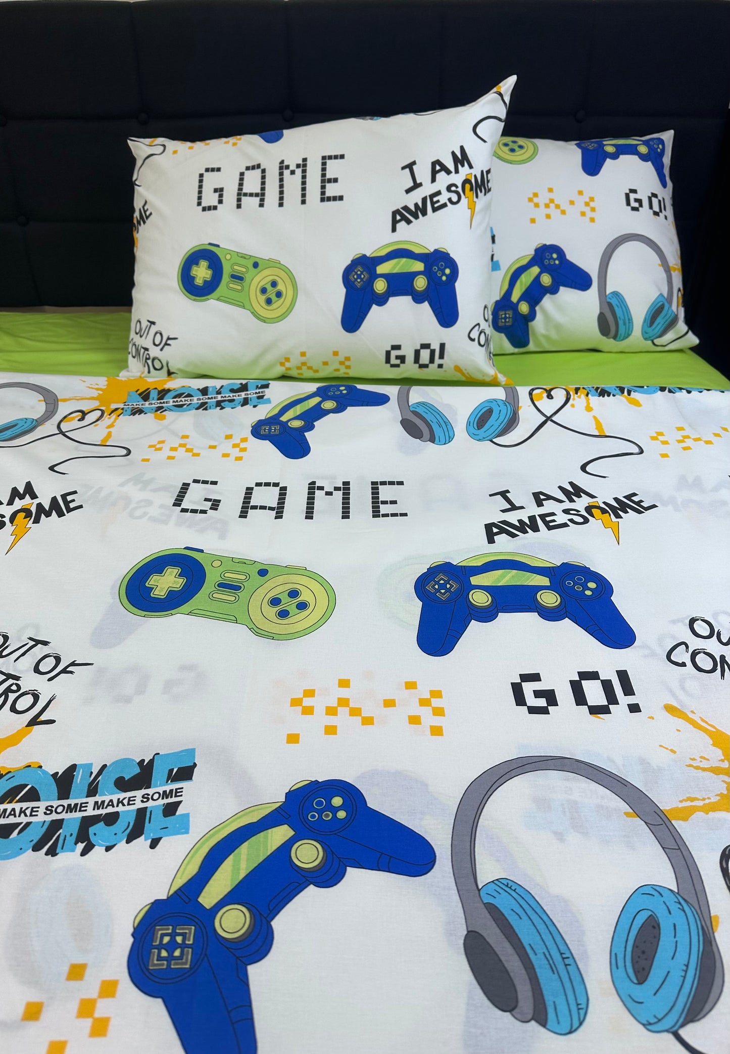 Gaming-themed duvet cover set for kids, showing playful “Level Up” style graphics in a boy’s bedroom