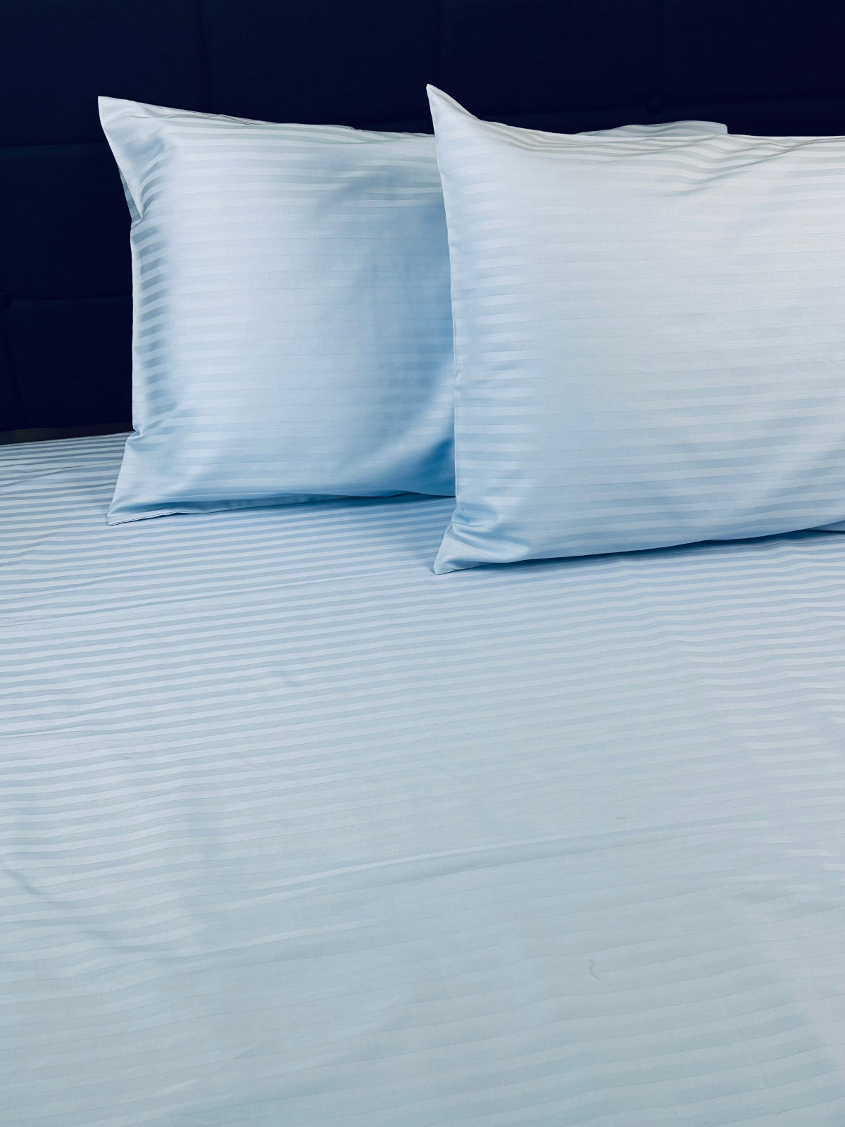 Premium cotton sateen bedding in sky‑blue stripe pattern