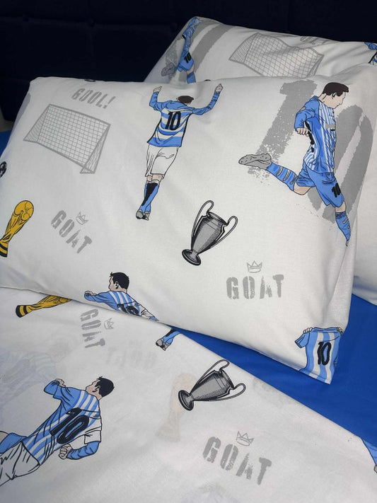 Kids bedding set featuring legendary soccer player in number 10 with trophies, goalposts, and “GOAL!” print