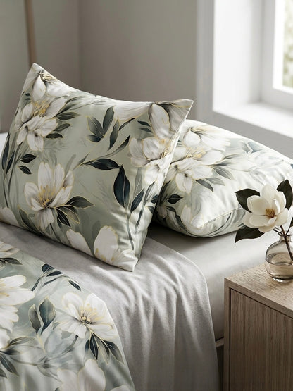 White Lily bedding set close-up – premium organic cotton sateen texture, fade-resistant print