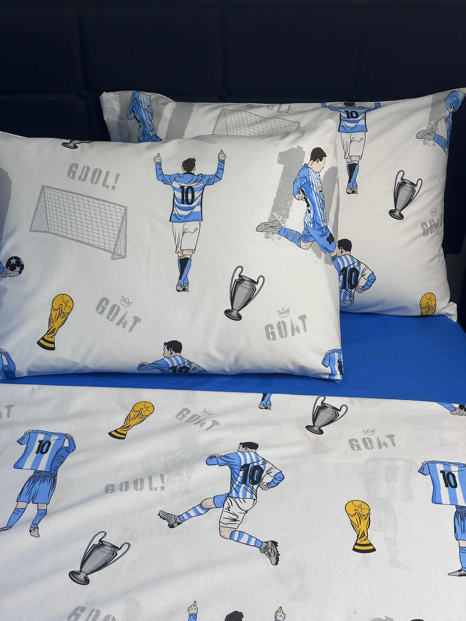 Football duvet cover with trophies and goal celebration prints