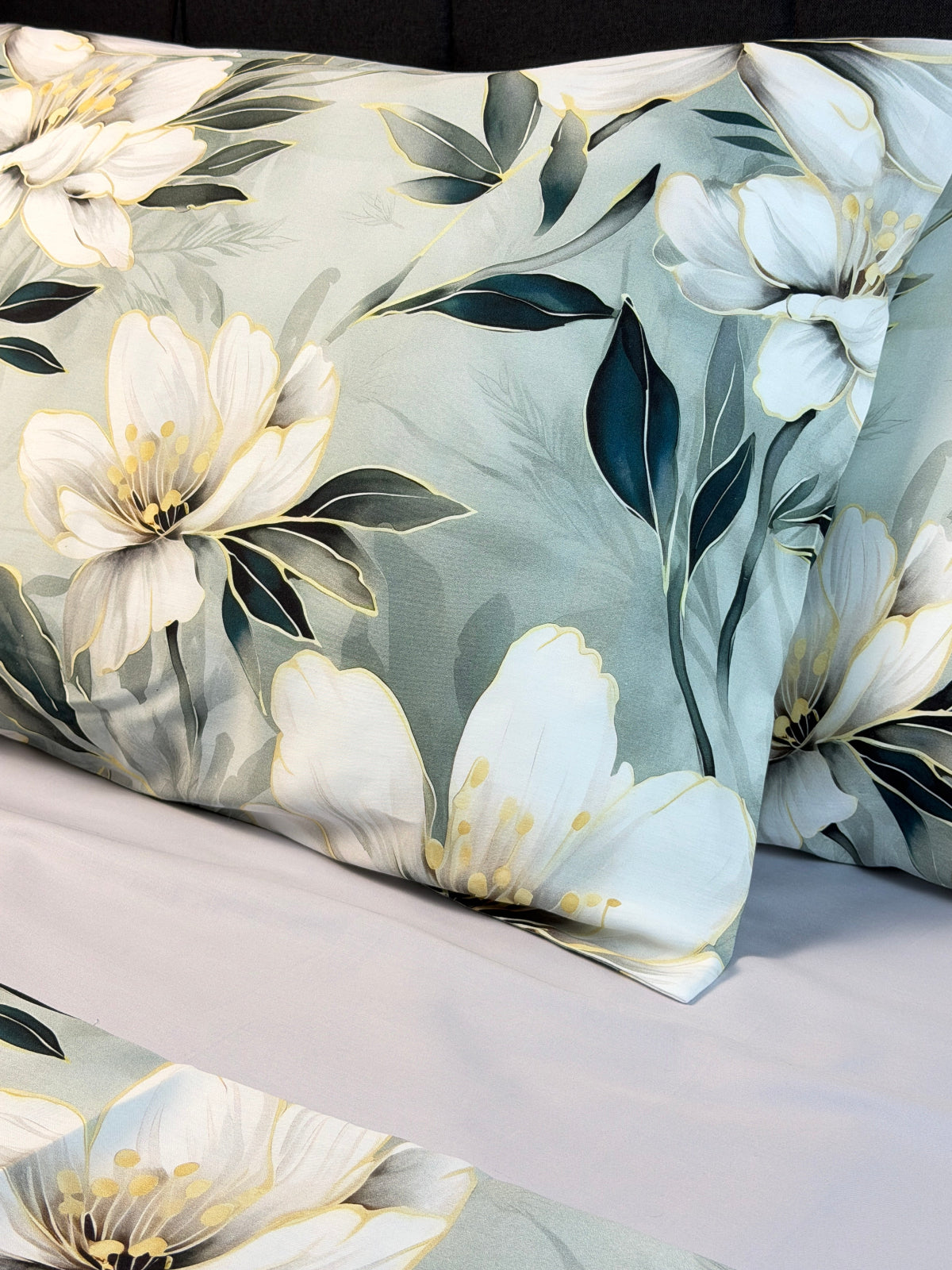 Queen size White Lily organic cotton sateen pillowcases – breathable luxury for better sleep