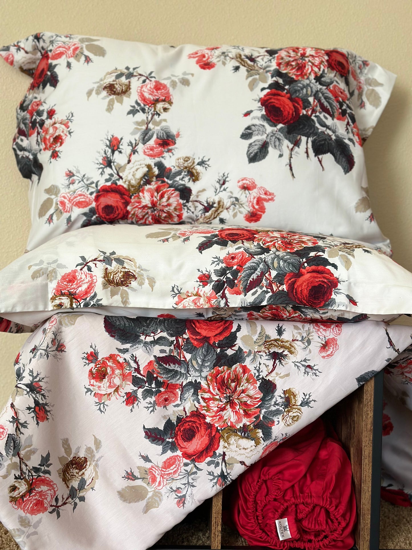 Durable spring-themed pillowcases with roses design