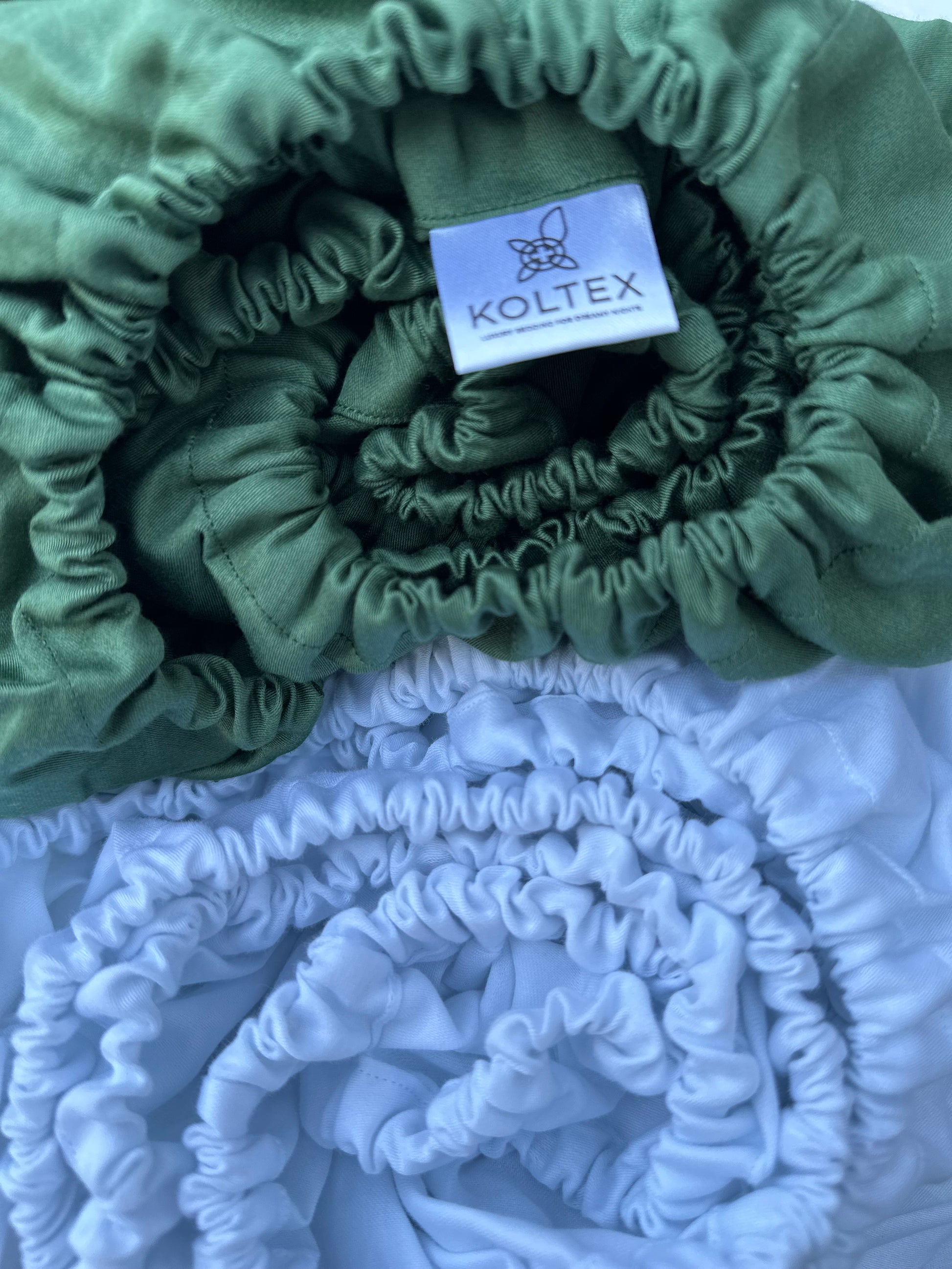 Wrinkle-resistant premium cotton sheet in neutral tone