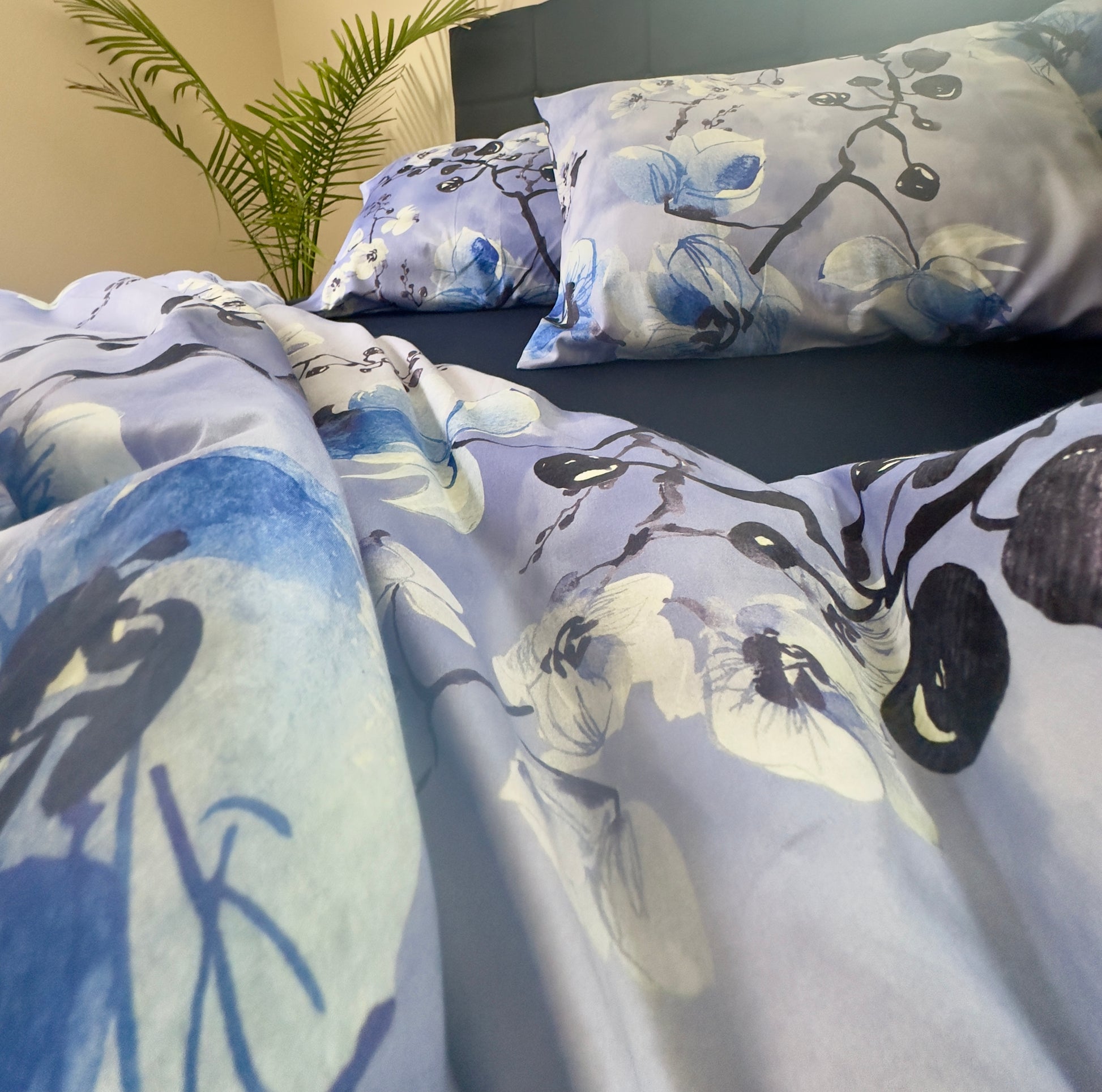 Elegant floral sateen bedding set for cozy and romantic bedrooms