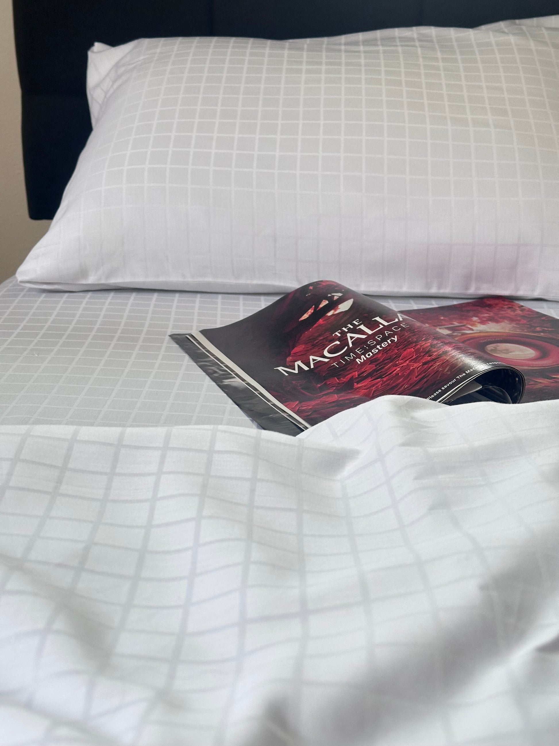 White jacquard sateen pillowcases set of two