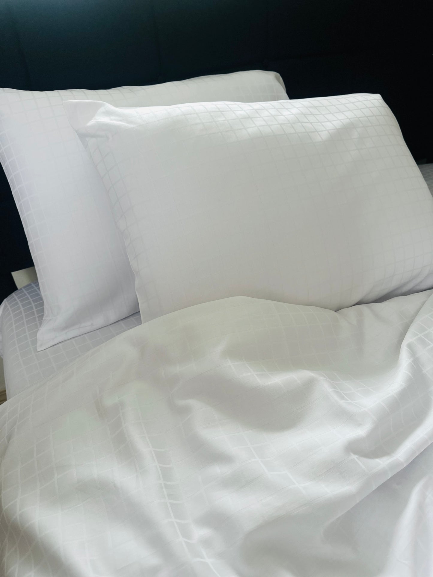 Luxury White Jacquard Sateen Bedding Set – 100% Turkish Cotton, Ultra Soft & Breathable