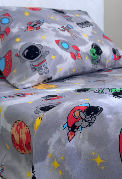 Space Adventure Fitted Sheet made from organic cotton — soft, breathable and OEKO‑TEX certified.