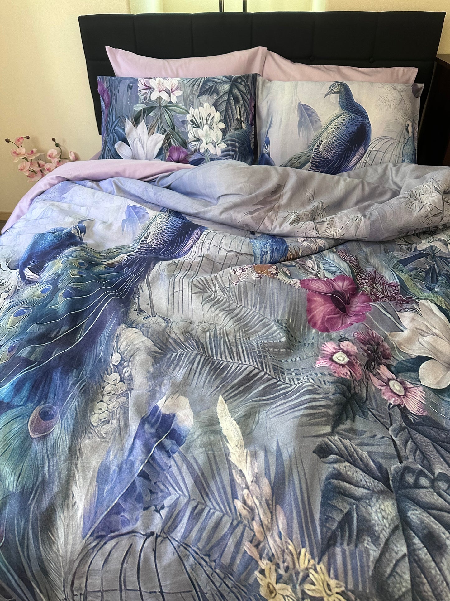 Soft and breathable cotton sateen bedding with floral accents