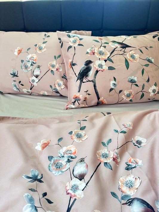 Luxury floral and bird print bedding set made of organic cotton sateen