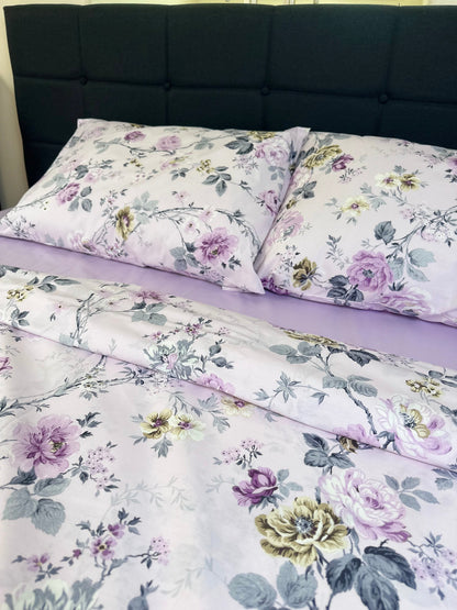 Lavender rose duvet cover and pillowcases in shabby chic bedroom décor