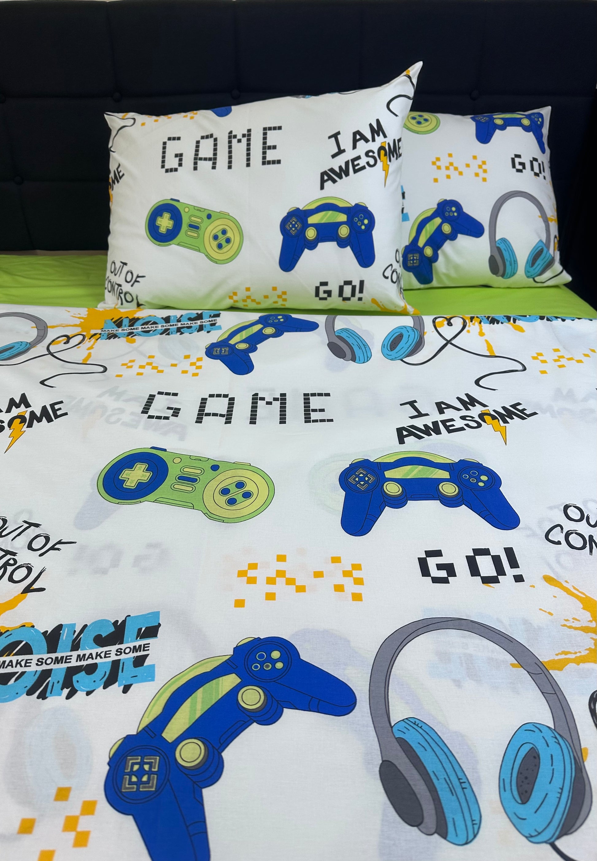 Gaming-themed duvet cover set for kids, showing playful “Level Up” style graphics in a boy’s bedroom