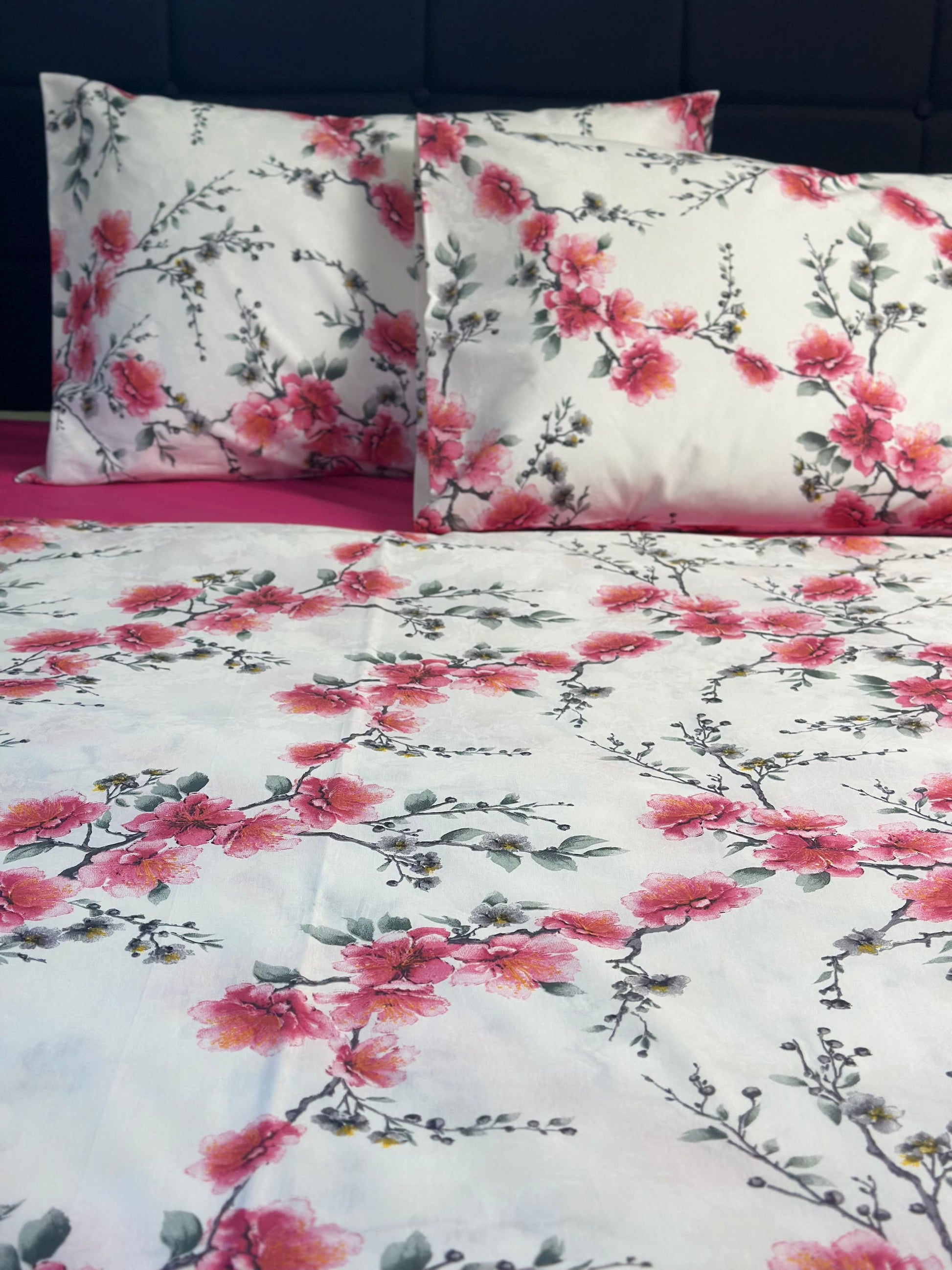 Spring bedding set with cherry blossom motif and pink base
