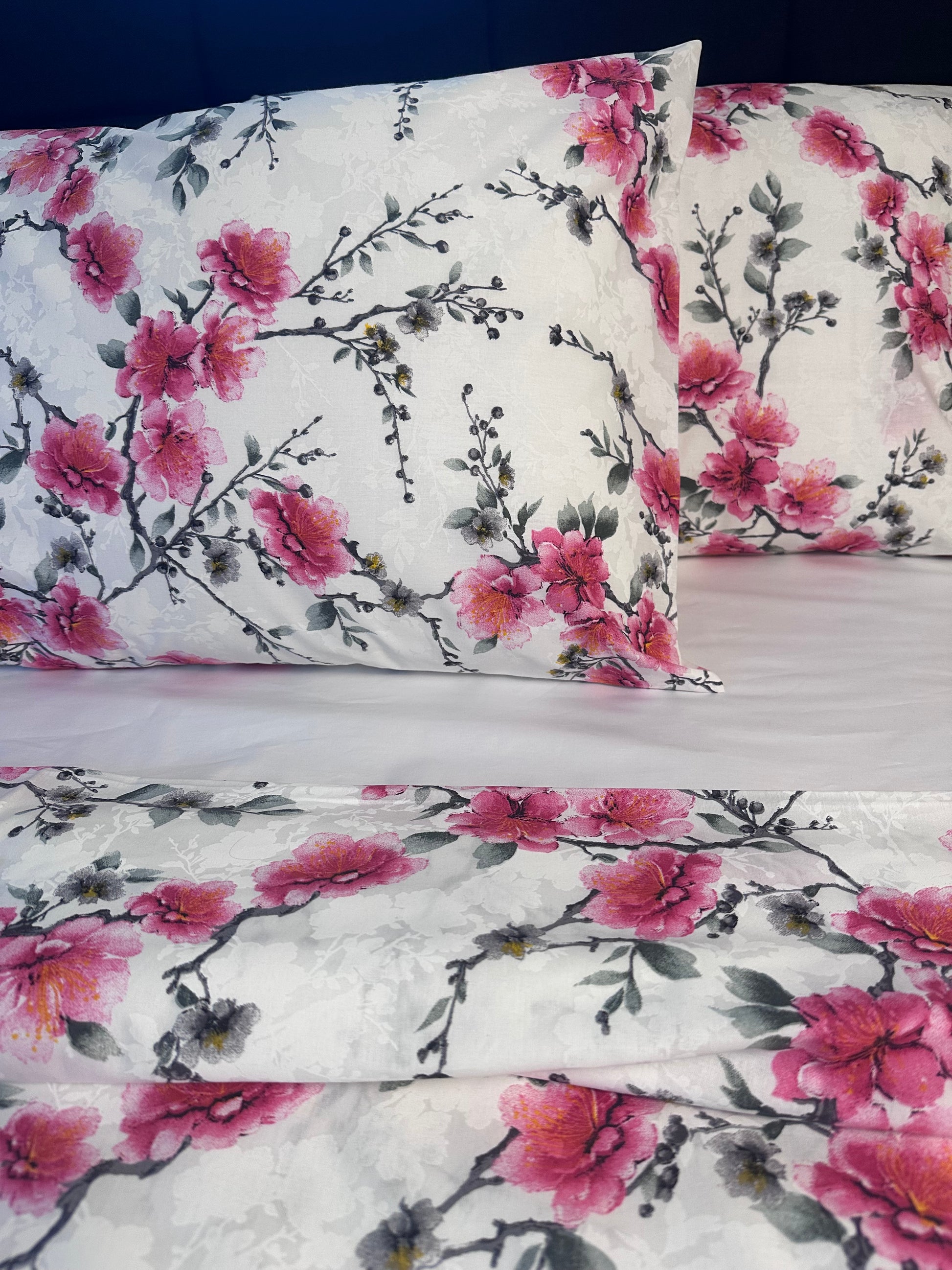 Luxury cotton bedding set featuring pink and red cherry blossoms