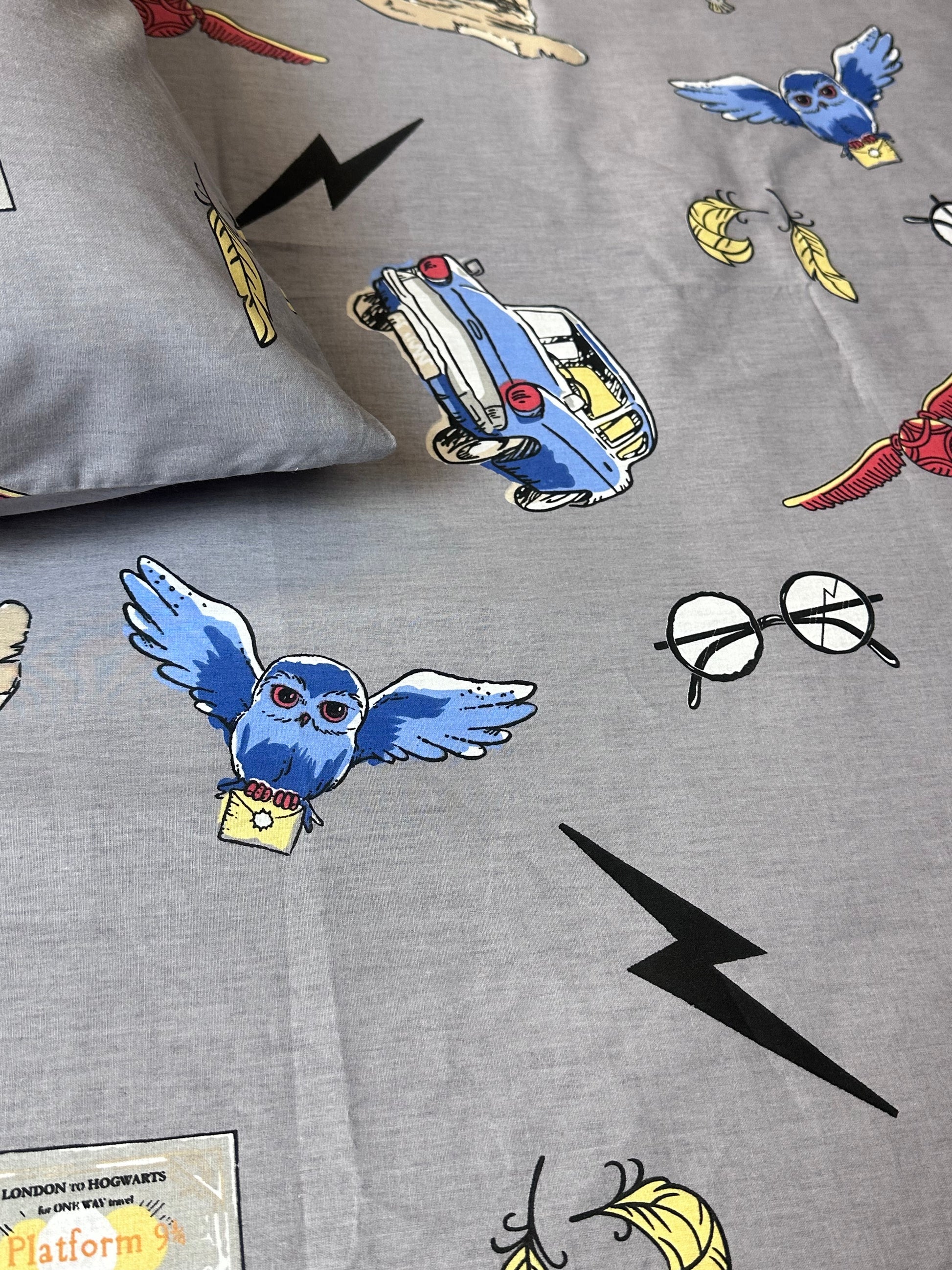 Magic bedding pillow covers with wizard hat and glasses print