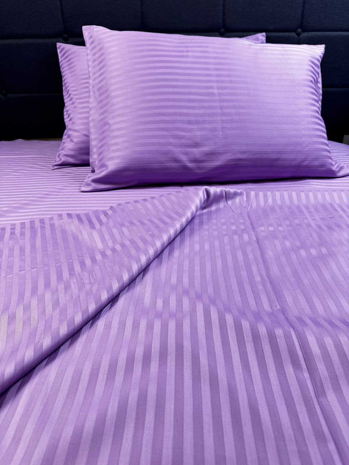 Luxury cotton pillowcases with lavender stripes – hotel-quality bedding at home
