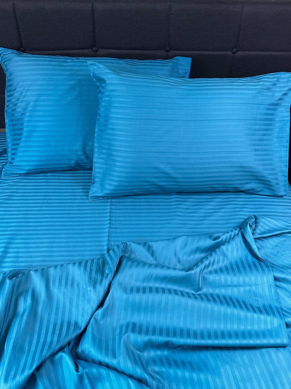 Hypoallergenic emerald stripe sateen bed set, smooth breathable 100% cotton