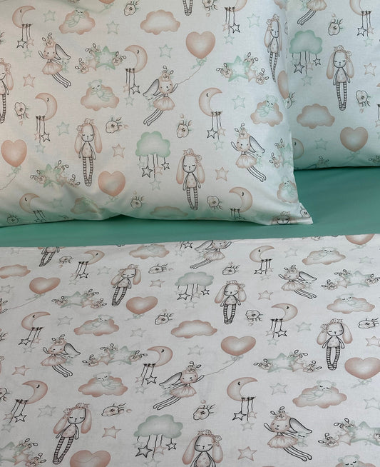 Bunny-themed pillowcase for children — hypoallergenic organic cotton, gentle on skin 🌿