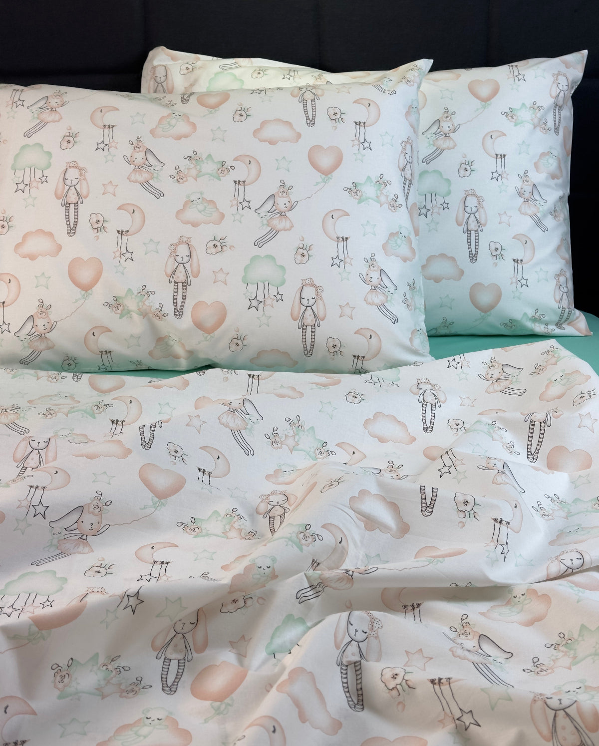 Bunny-themed cotton bedding for children — soft, breathable, and playful sleep set 🛏️