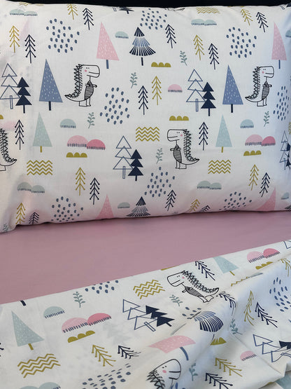 Kids bedding set with pink pillowcase and duvet cover
