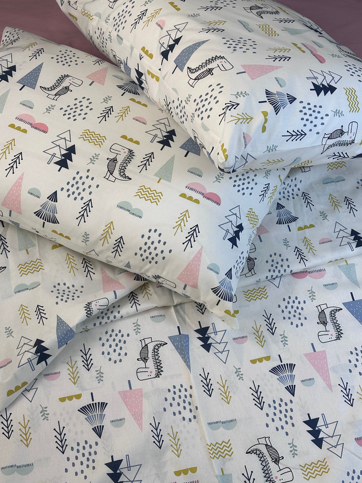 Pink duvet cover set made from Turkish cotton