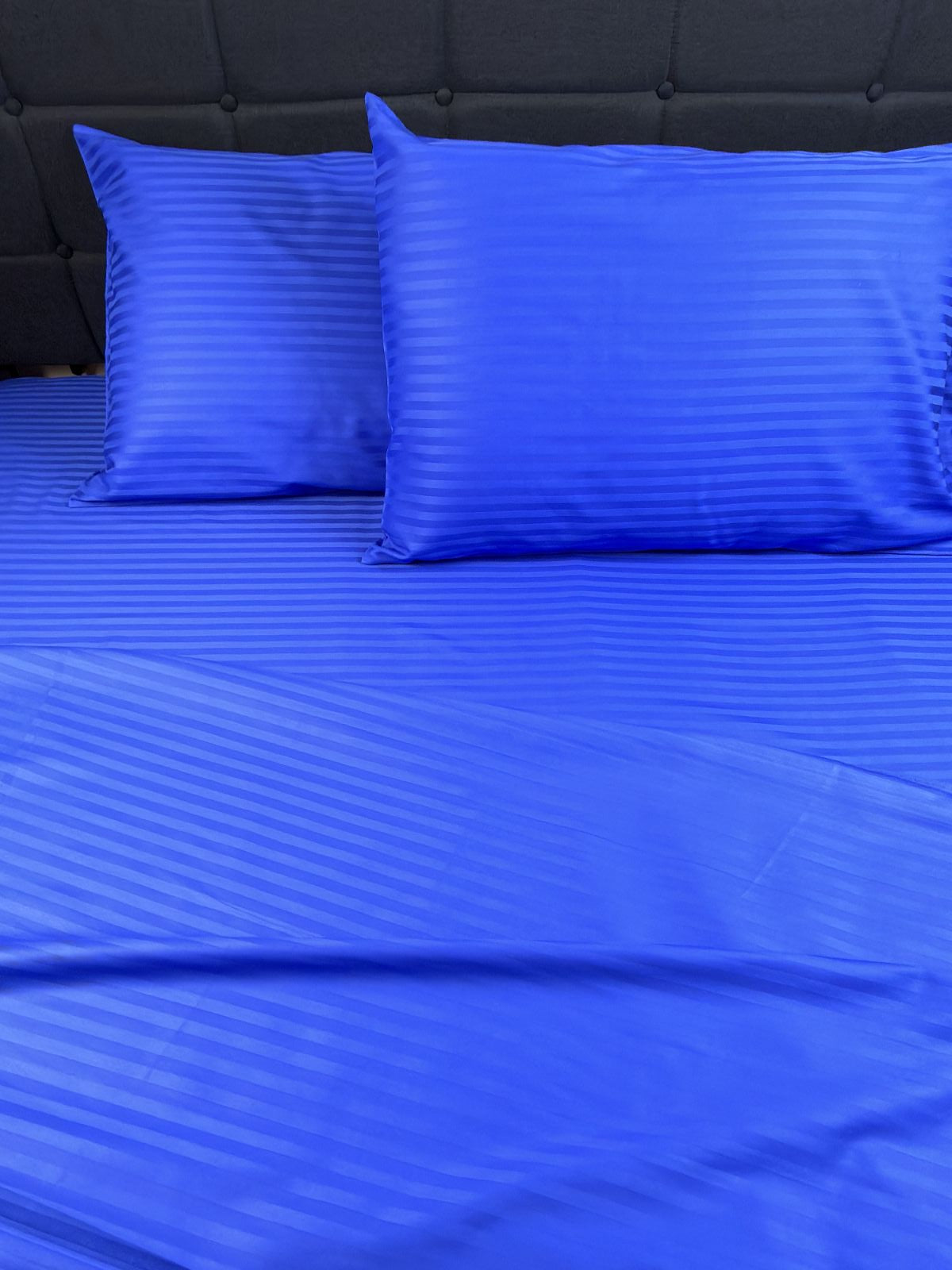 Blue Sateen Pillowcase – 100% cotton, silky smooth and breathable fabric.