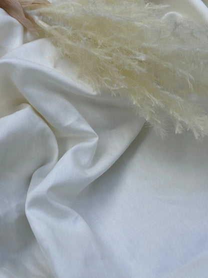 Luxury ivory sateen fitted sheet — soft Turkish cotton with elegant silky finish